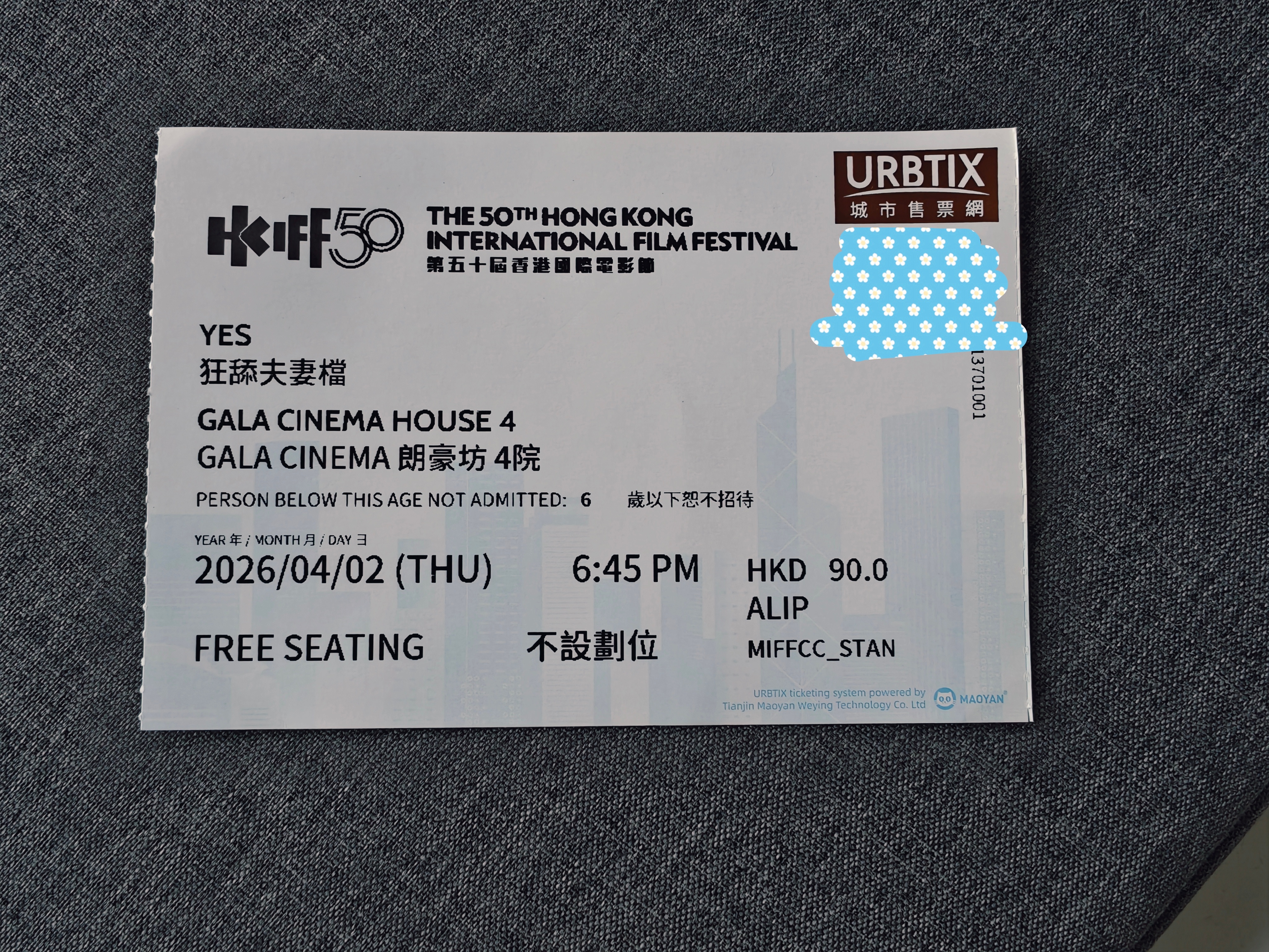 港影节第一部看的【保留意见】播客主播立荐的《YES》，确实开了眼，歌舞片还能这么