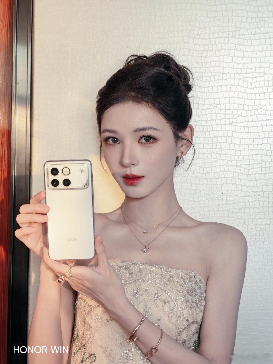 荣耀 WIN 真机(๑•̀ㅂ•́)و✧ 