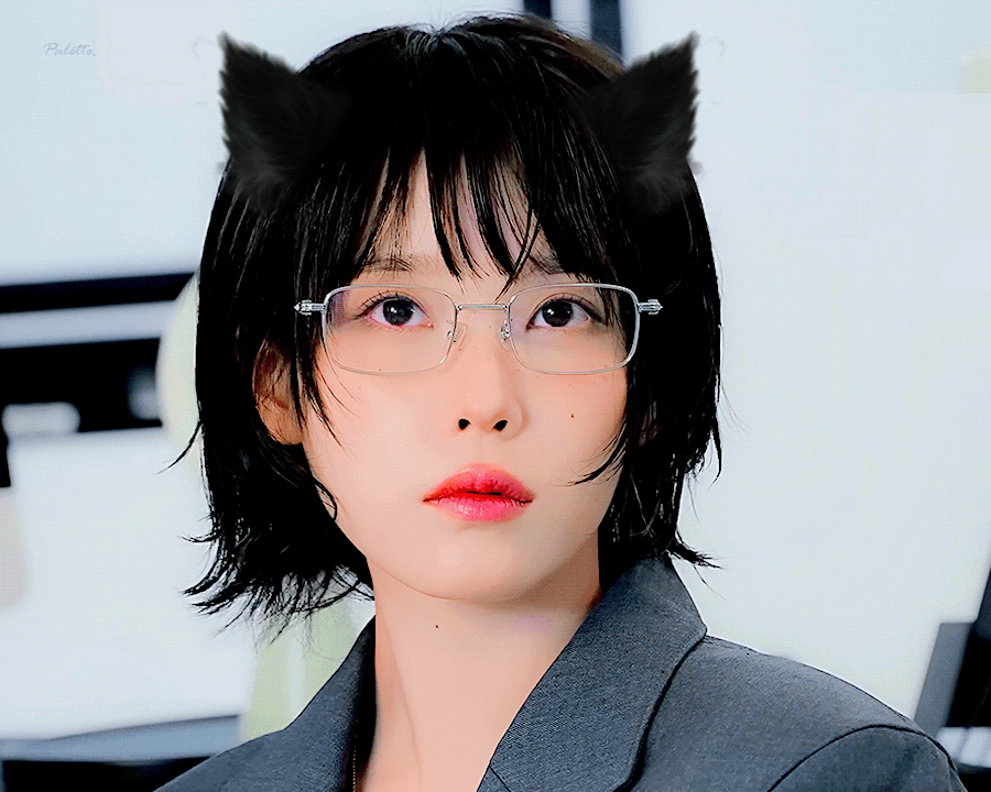 IU[超话] 🎂IU出道十七周年快乐 26年台历～漂亮造型摩多摩多 ​​​