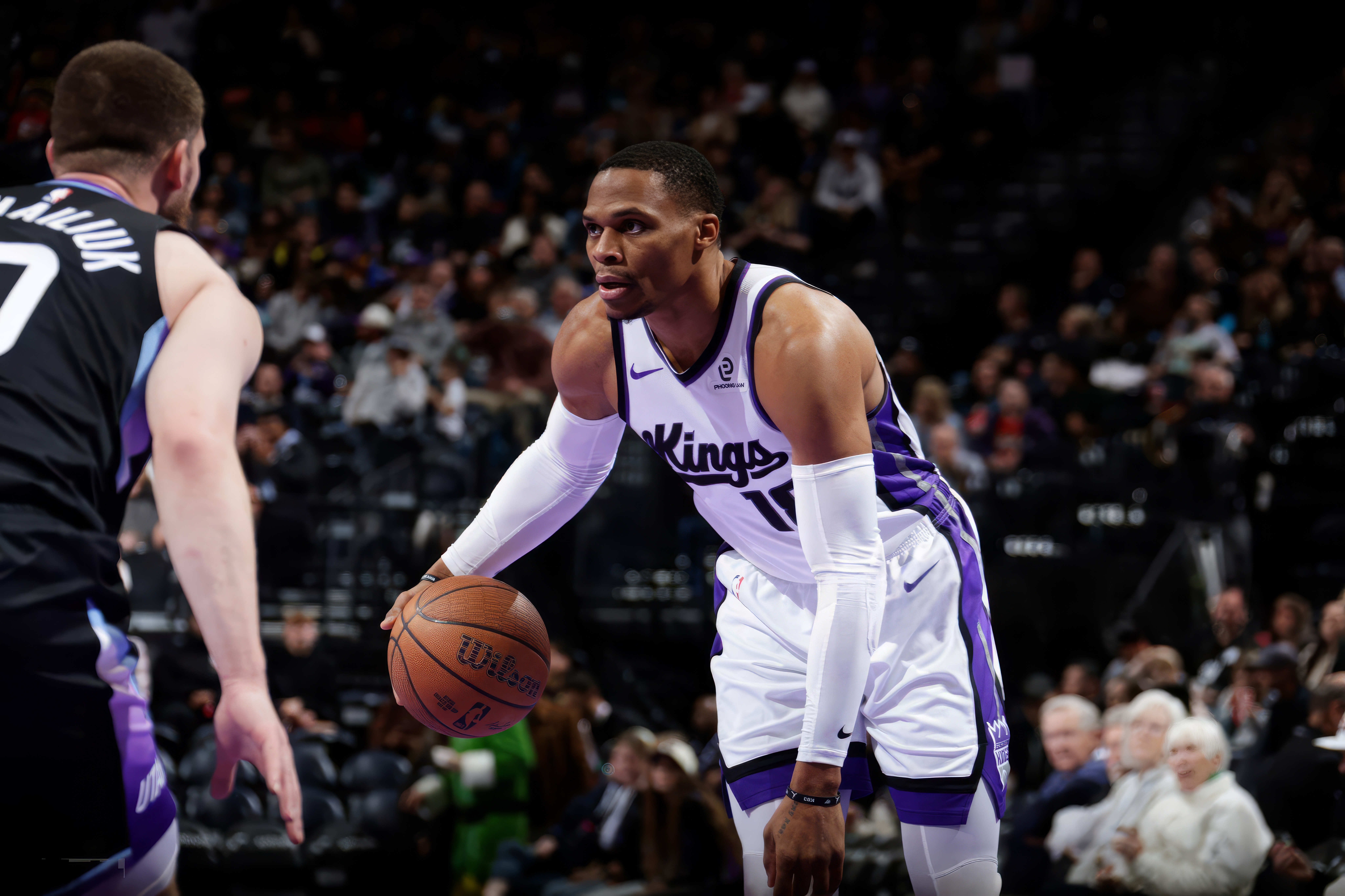 全场比赛结束，国王119：128爵士，威少16分12板14助4断，职业生涯第20