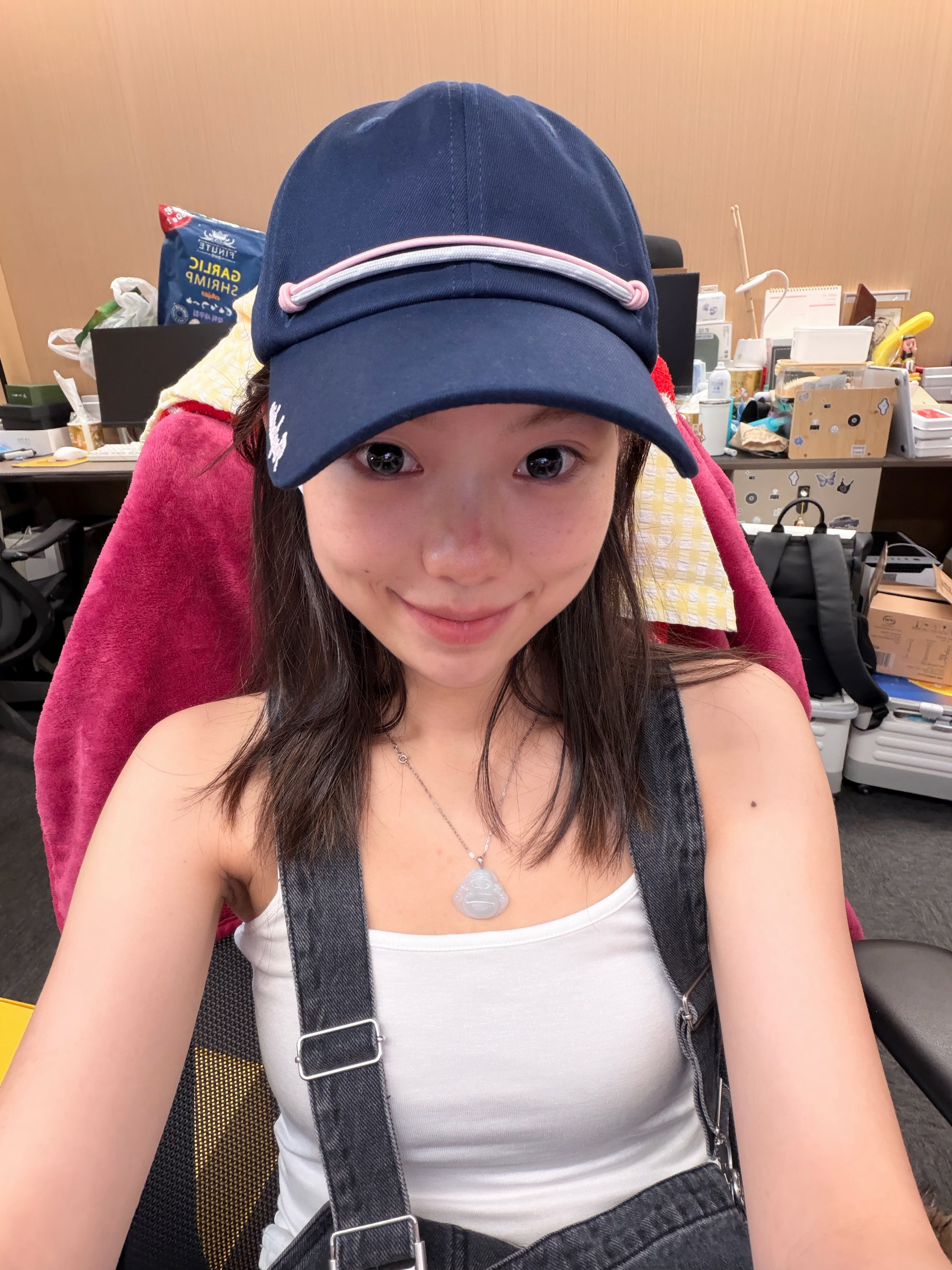 戴上了露思同款帽子来上班了[握手]大家国庆都去哪儿玩？ ​​​