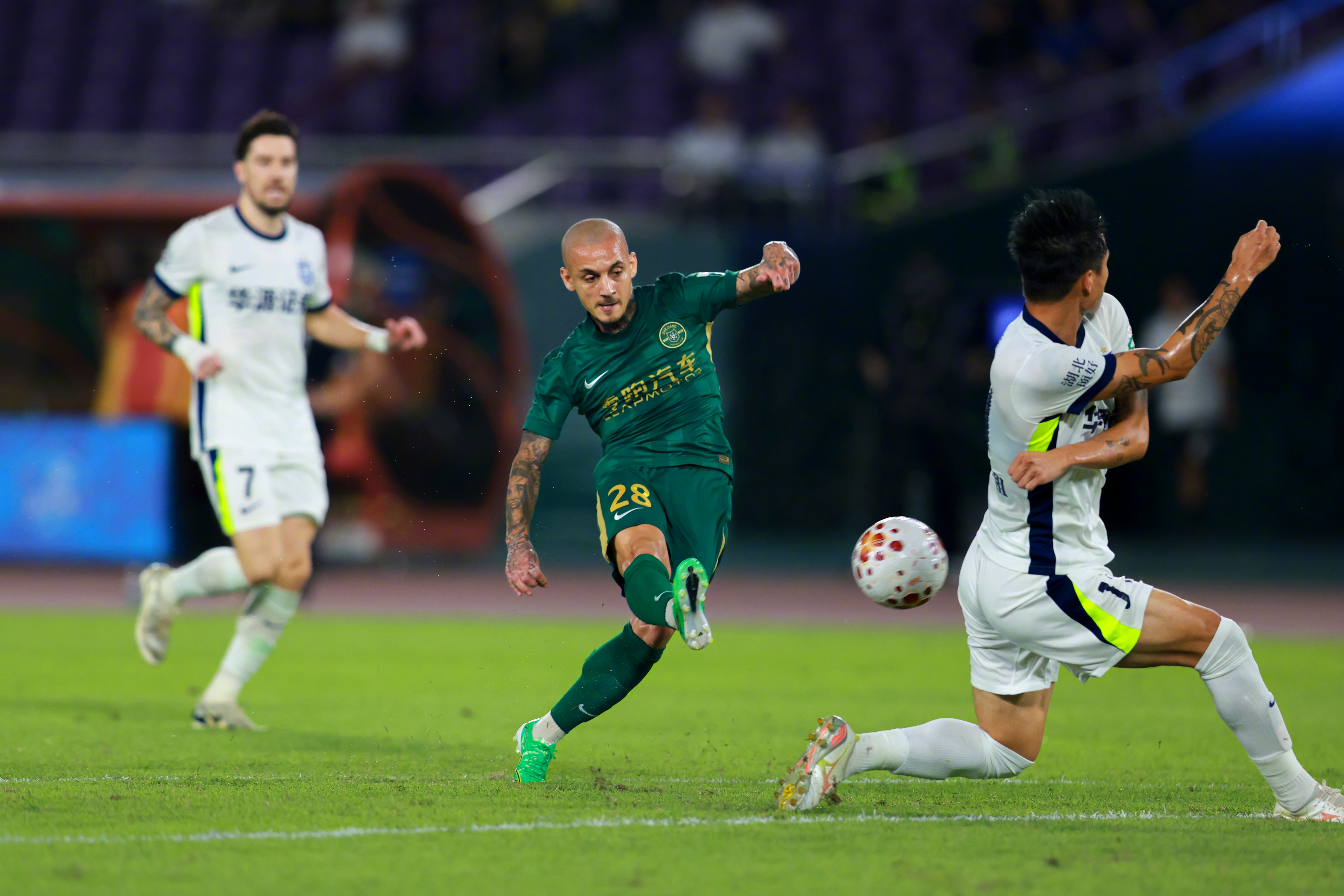 ⚽️ 中超战报：浙江俱乐部绿城队 4-1 武汉三镇今晚，浙江俱乐部绿城队迎来了2
