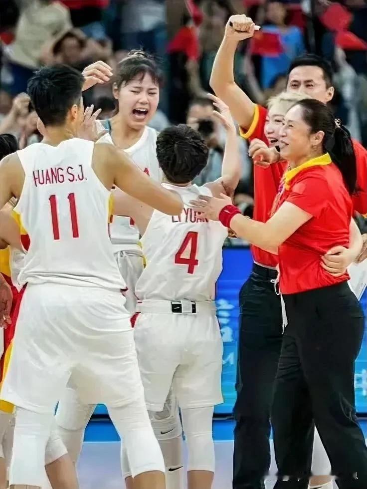 中国女篮今日(1月2日)在广东清远集结，备战2024巴黎奥运会资格赛。
2024