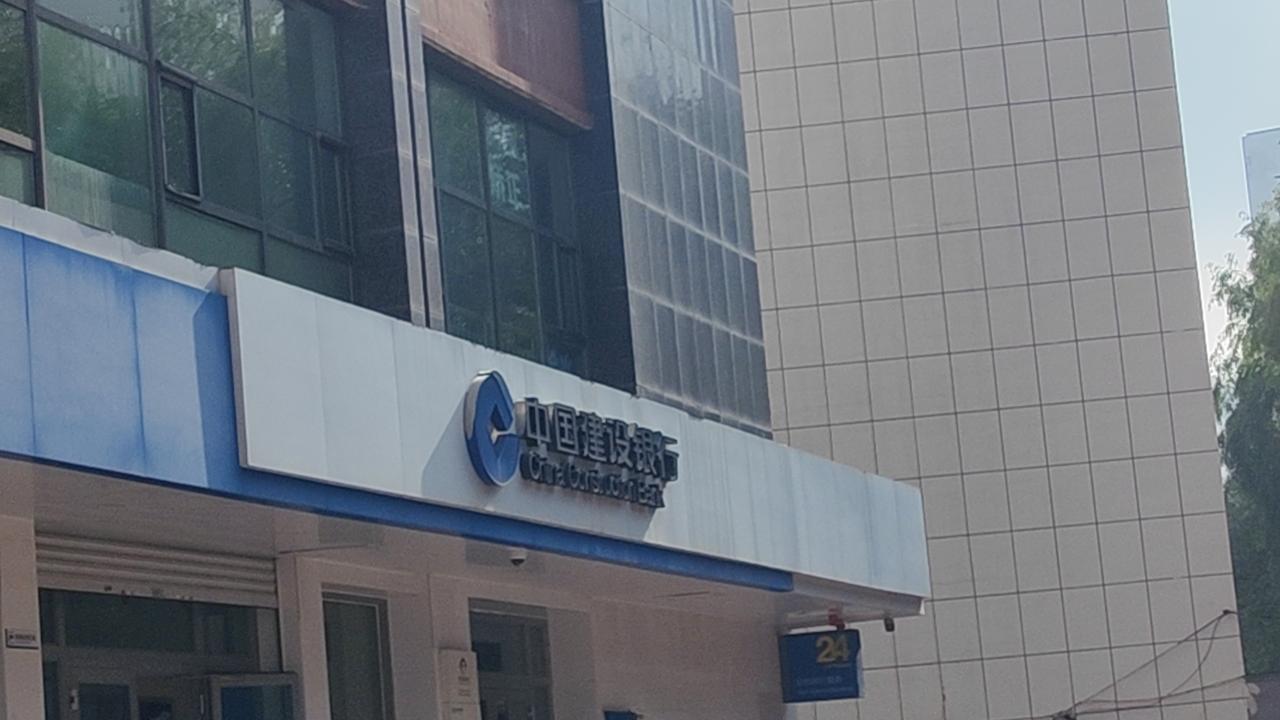 钱到底有多重要？
现实是1块钱就能让顾客晒图好评，
10块钱就能让外卖小哥顶着暴