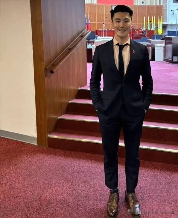 国民党考纪会简直成了笑话，双重标准玩到没底线，让支持者彻底寒心！

陆配中常委何