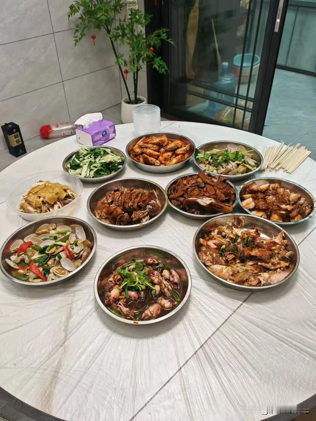 一桌基本上都是荤菜