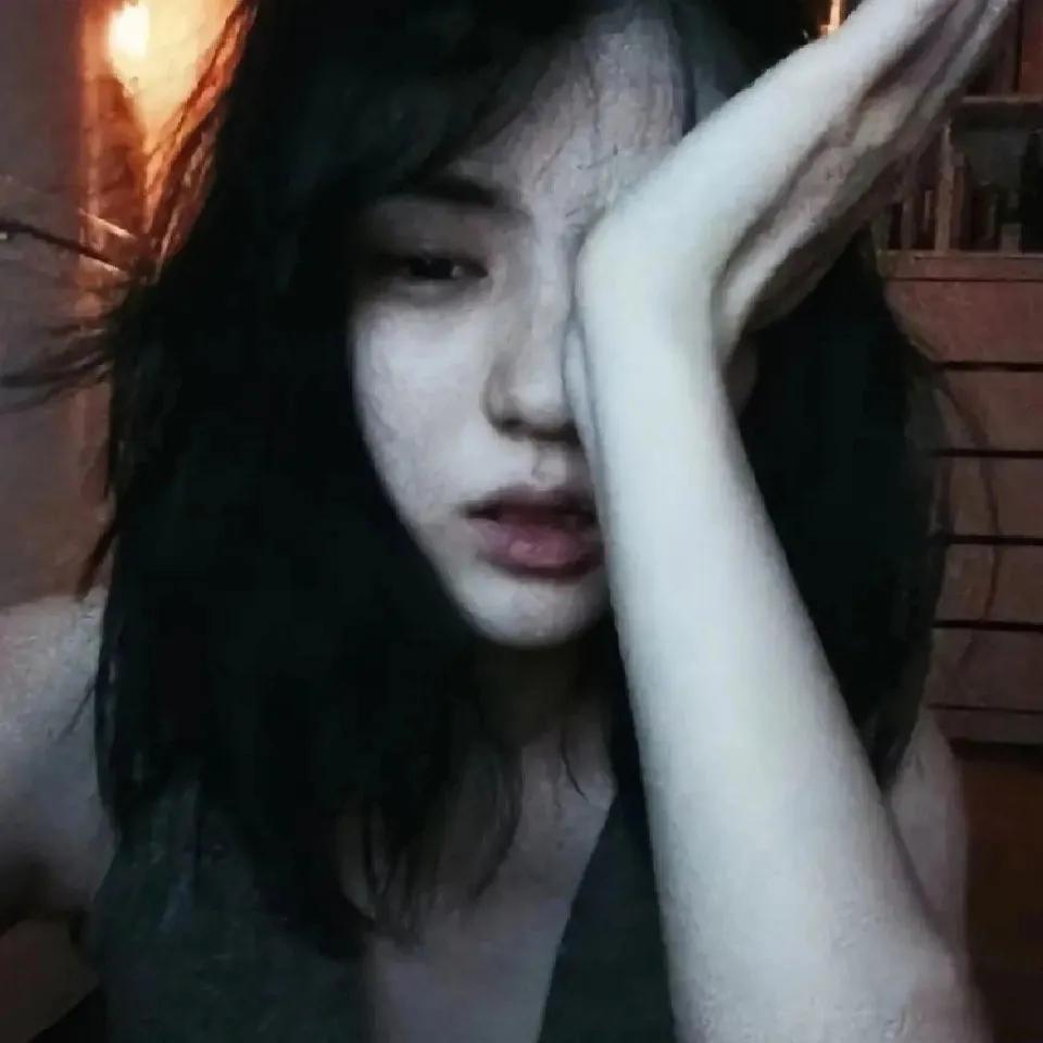 在这个薄情寡义的世界里，我依然重情重义的活着，念人恩惠，记人情意。 ​​​