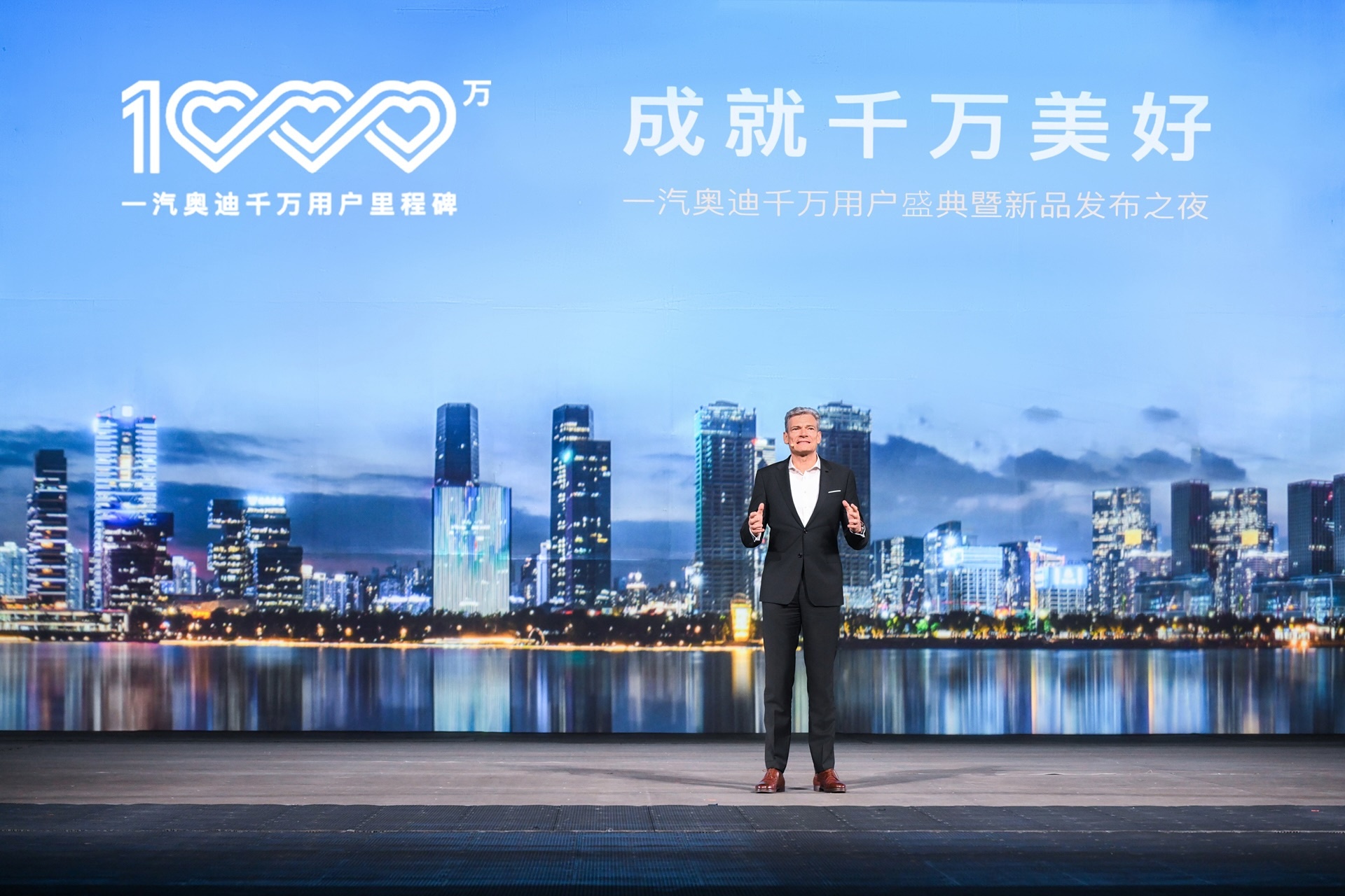 一汽奥迪车主突破千万奥迪Q5L全新一代震撼上市 Q: 一汽奥迪何时何地举办千万用