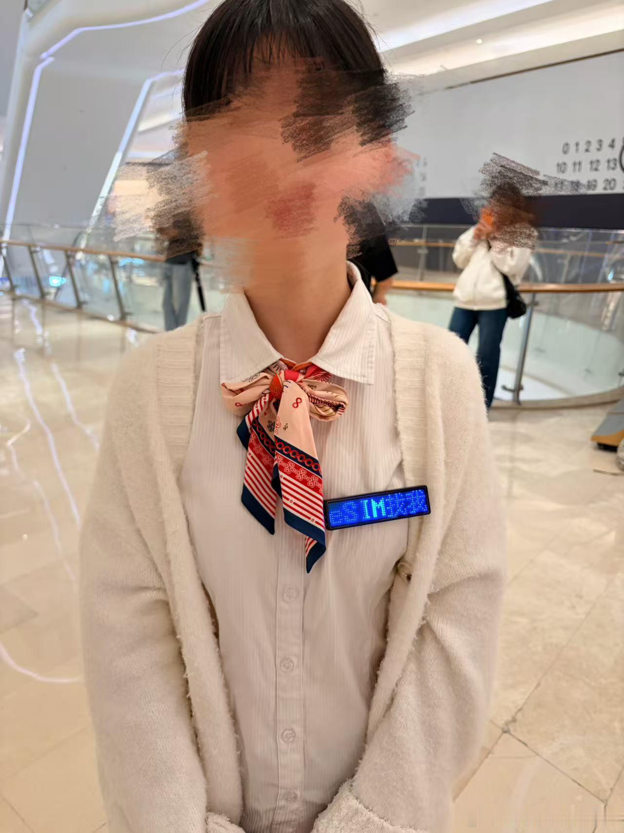 今天 iPhone Air正式开售，朋友在深圳的深圳壹方城 Apple Stor
