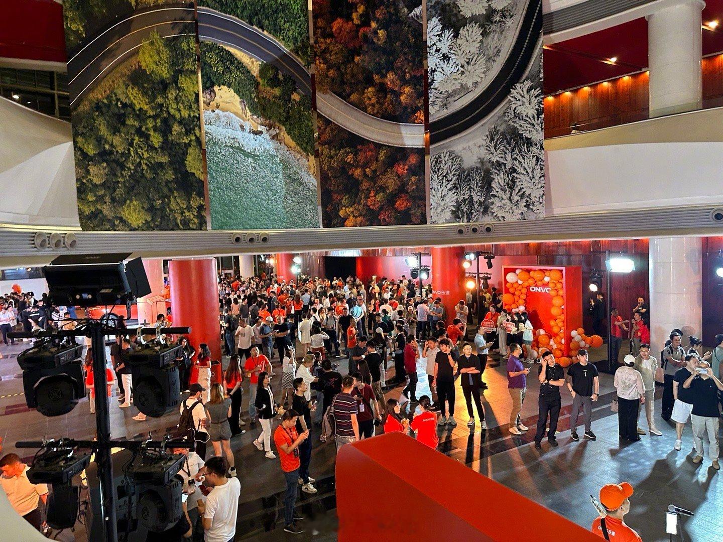 乐道L60发布会外场，人山人海啊！ ​​​