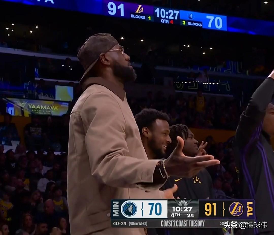 力挺詹姆斯！斯玛特谈詹姆斯：

“勒布朗不打。”

“他也能为球队做出贡献。”