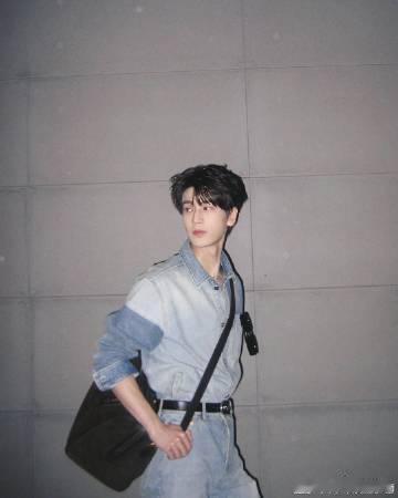 张凌赫问柚子叶是什么意思张凌赫2026继续当月更私信博主 被张凌赫的呆萌戳中！问