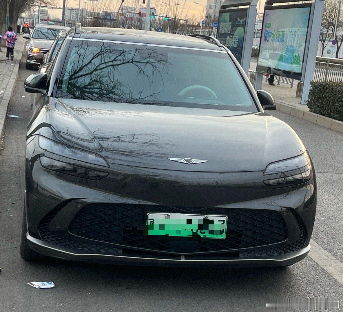 路上竟然可以见到 捷尼赛思gv60  惊不惊[馋嘴] 