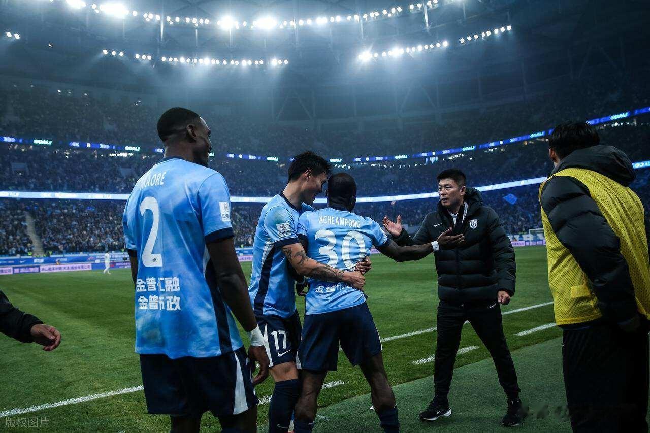 服不服？大连英博两大外援缺阵仍大胜浙江队，球迷：这是要争冠？