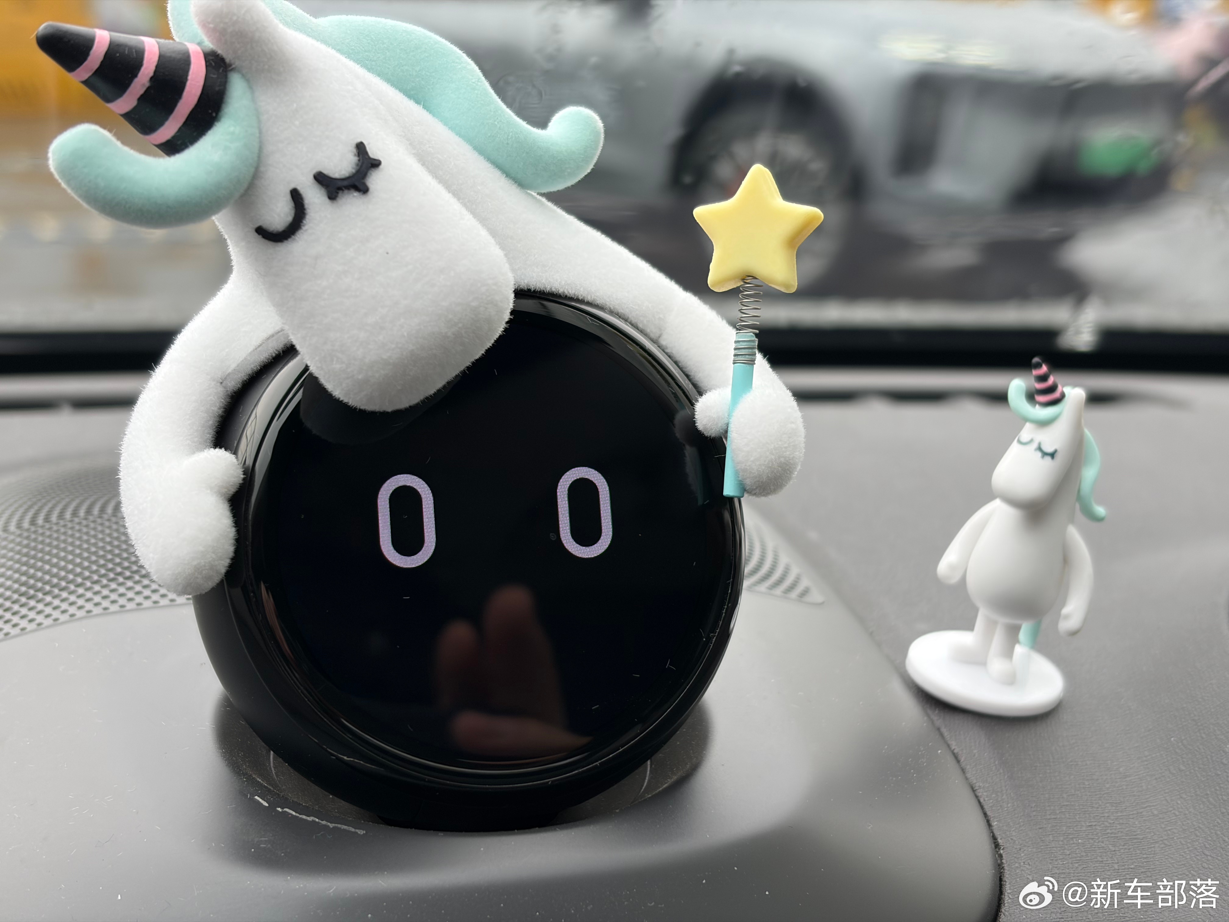 新年新气象，给NOMI换个新帽子戴一戴激活以后还有专属变脸、小游戏、专属口头禅，