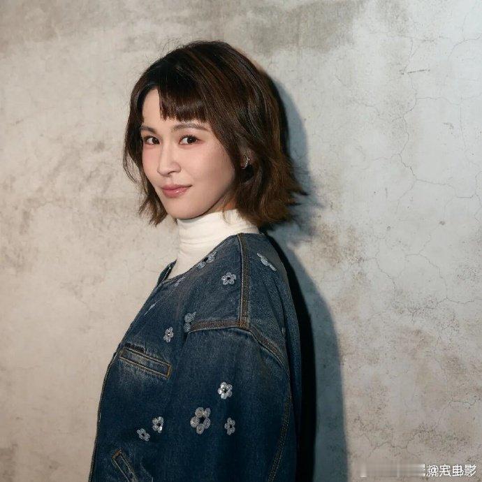 曾沛慈曾沛慈 天籁的嗓子诡异的四肢乘风2026 耳朵被她的歌声治愈，眼睛被她的四