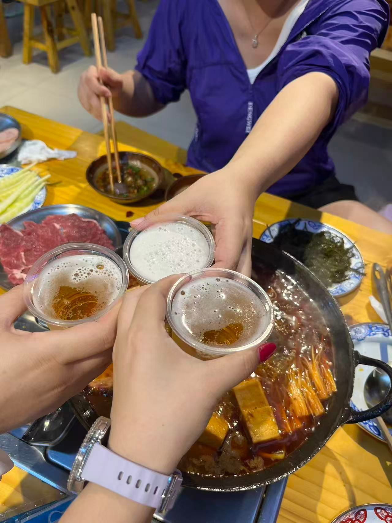 吃火锅🍲干杯🍻 