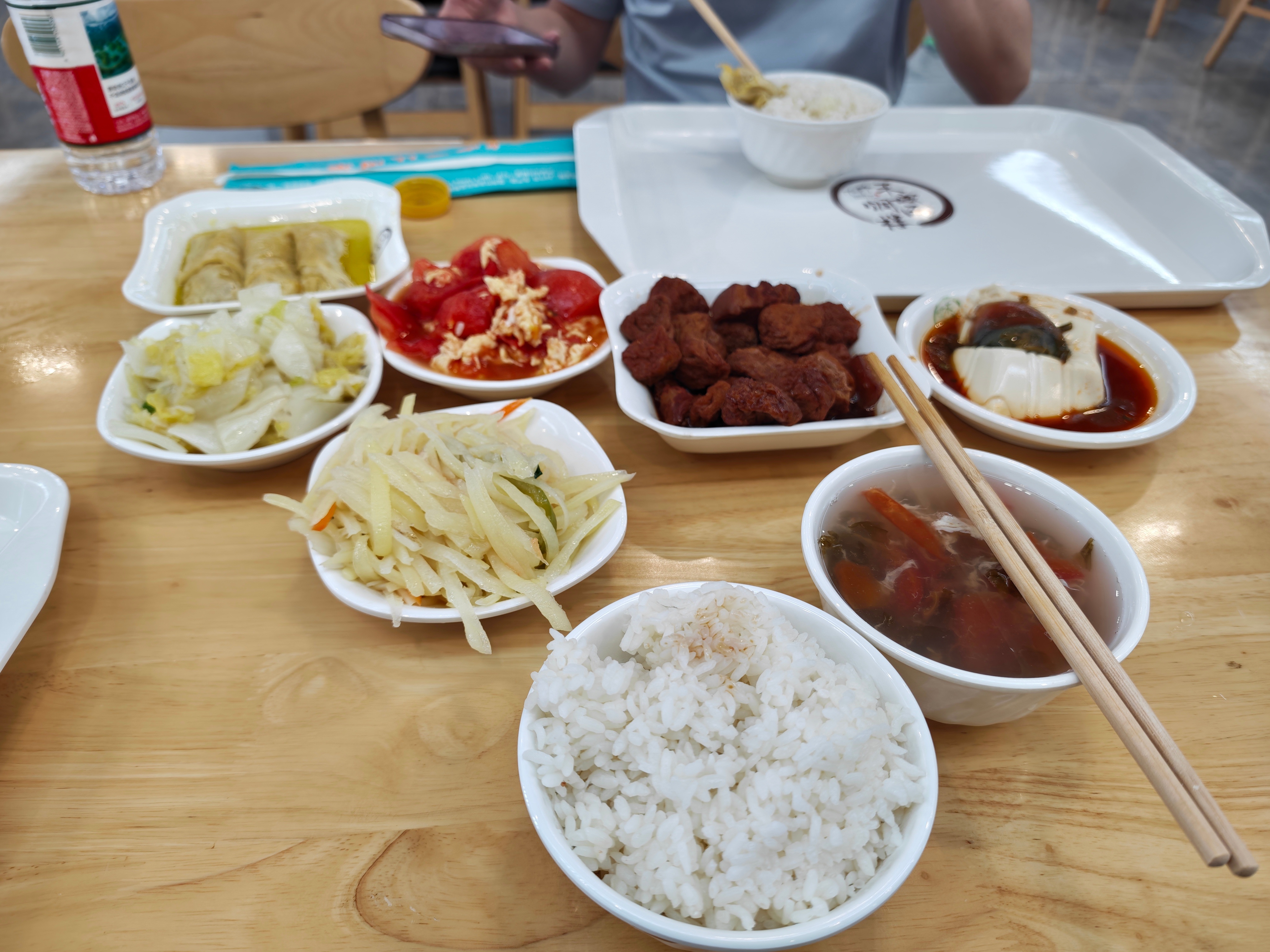 简单吃一口工作午餐  ​​​