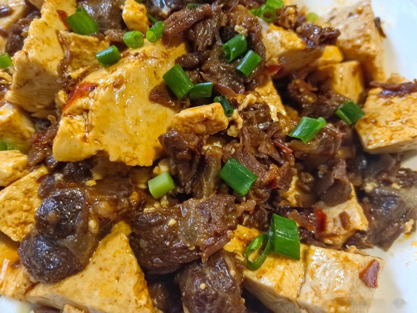 周末就是要好好做饭牛肉烧豆腐，软烂入味蒸鲈鱼，剁的青红小米辣蒜末炒香直接淋上，安