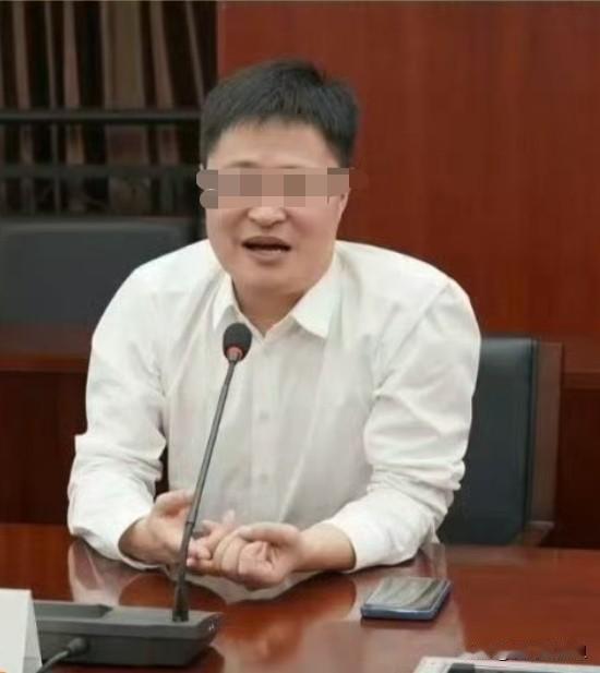 杭州酒局事件迎来调查组的通报，几个核心信息:
1.确认高管赵某峰与滨江区公职人员