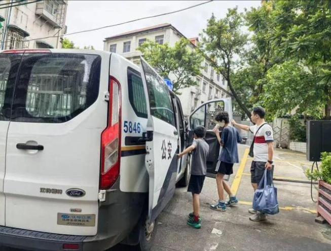 广州荔湾，俩男孩千里迢迢来投奔亲戚过暑假，结果亲戚竟把他俩丢在出租屋跑去深圳打工