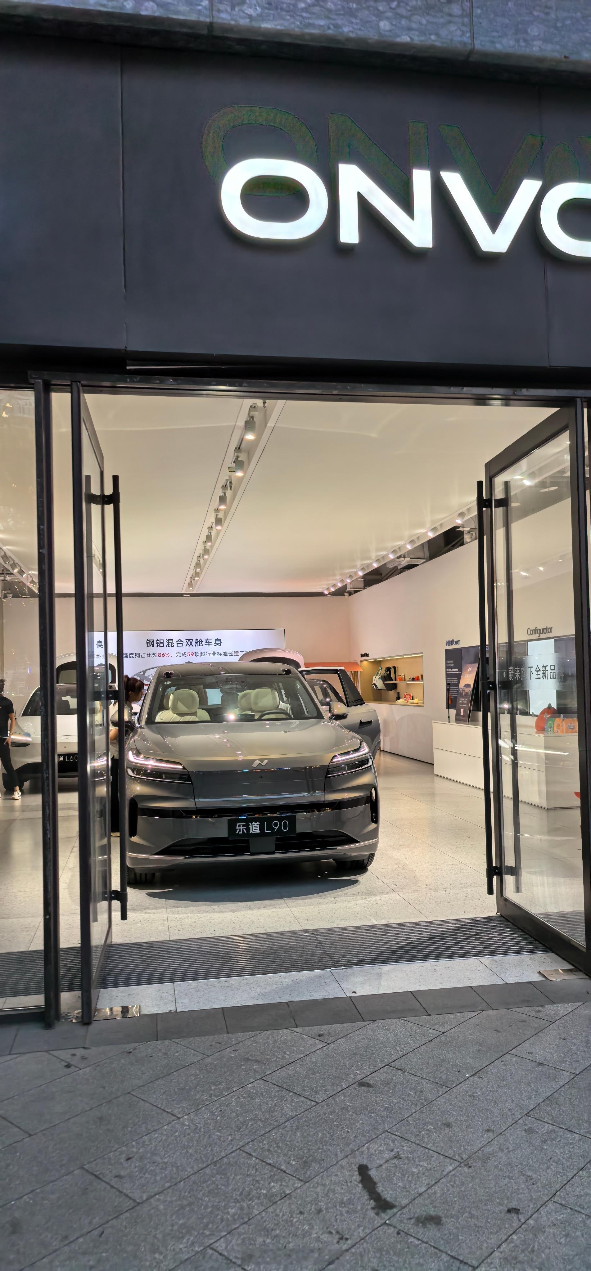 发布会正在开，电车长途群友正在探店。图往群里一发，都是好评！这内饰这空间确实可以