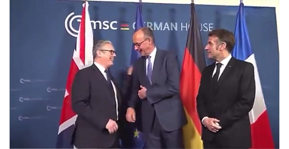 法国总统马克龙在慕尼黑安全会议上遭到冷落。
德国总理默茨开玩笑地对英国首相斯塔默