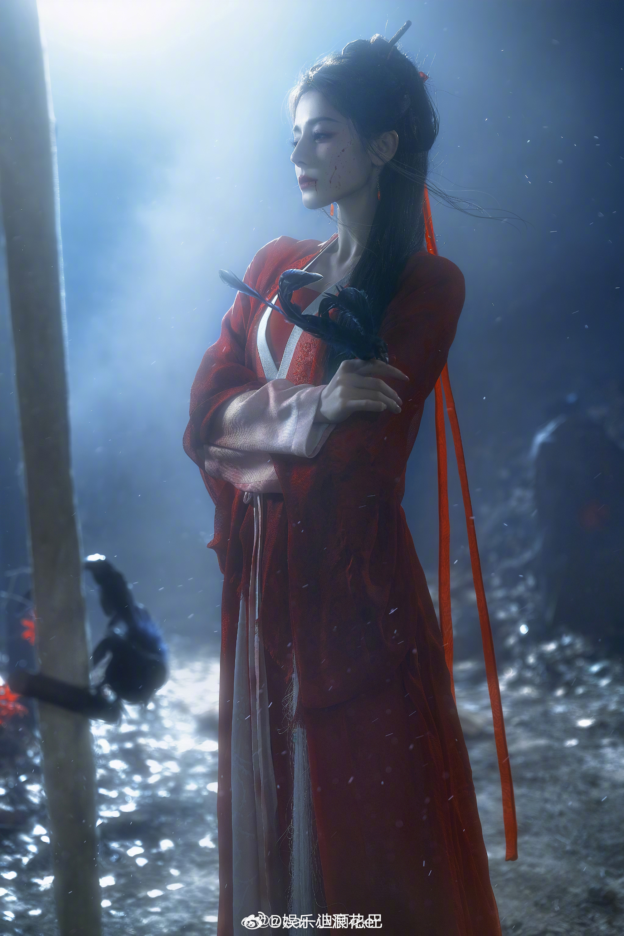 迪丽热巴红衣女鬼塑 我的妈呀！！好美！！！ 