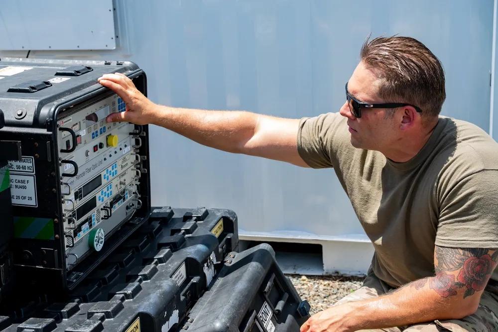 美国为了保证电战“霸主”，购买许多大型军用国产设备。
2025年7月24日，一架