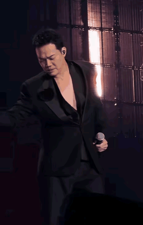 救命！谢天华这段扭胯舞我能循环看10遍！谁懂啊，一个快50的人，把屁股对着观众扭