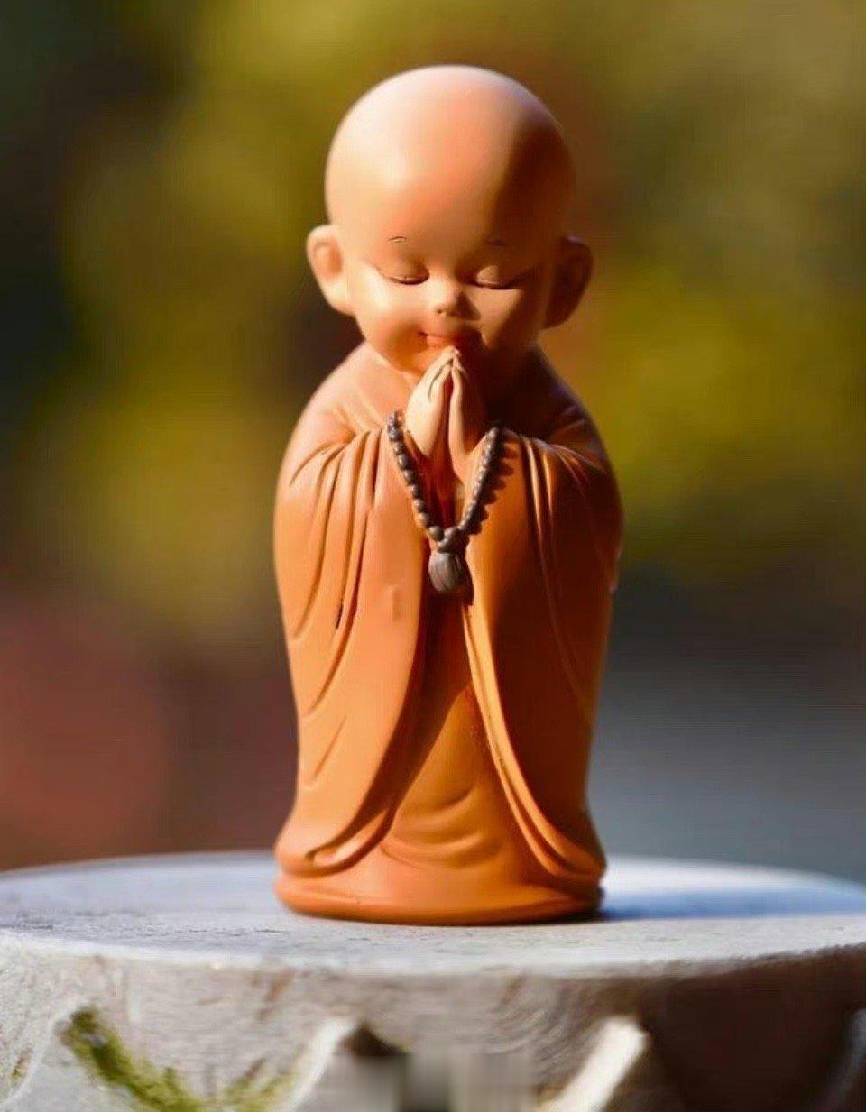 人越是慈悲，福报就越大。第一，经常慈悲的人，人会越长越漂亮，不会很凶恶，脸不会长