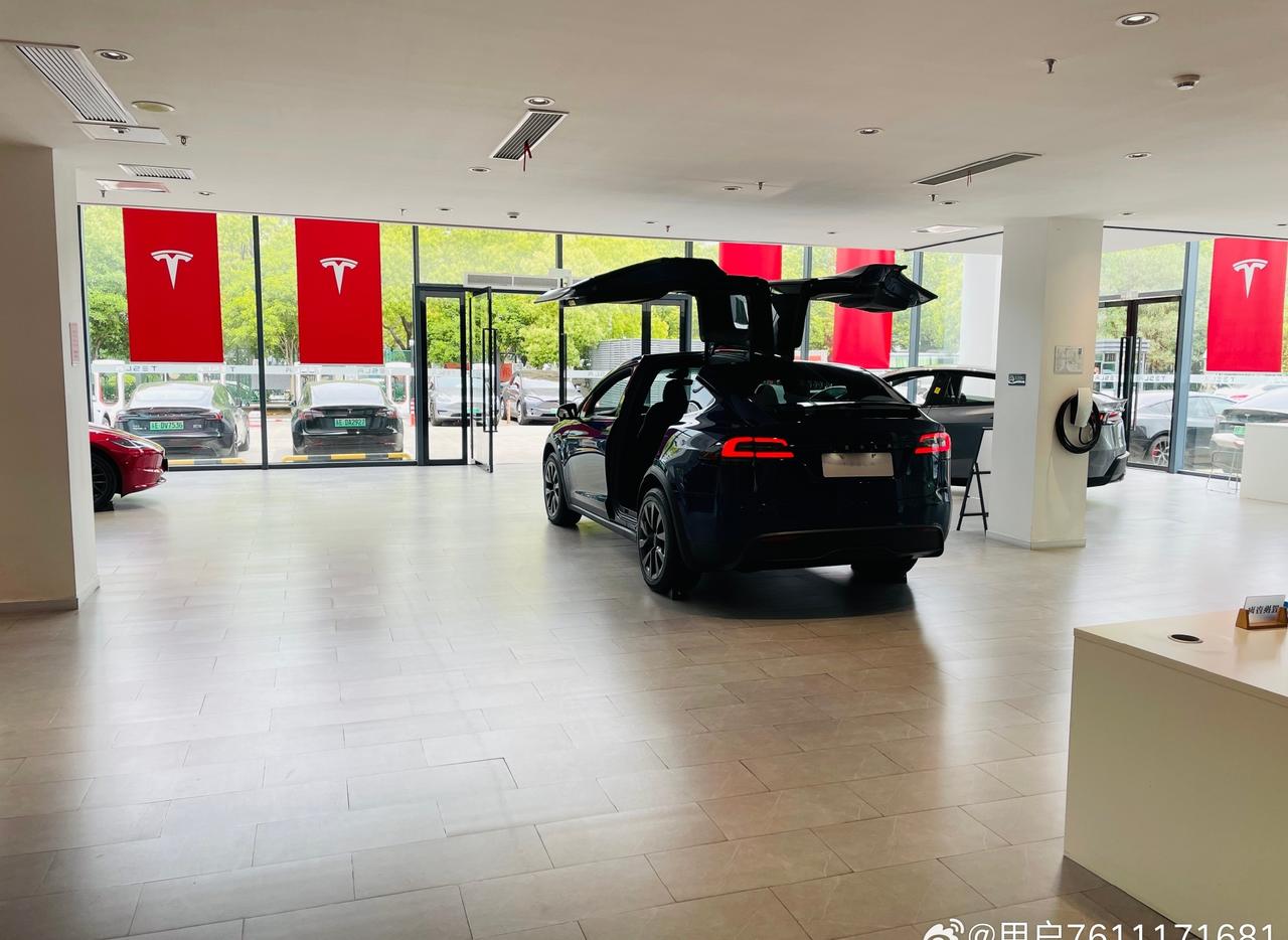 喜提特斯拉，正式加入电动大家庭🚗⚡

• 愿交流电照亮事业与前程，一路平安顺遂