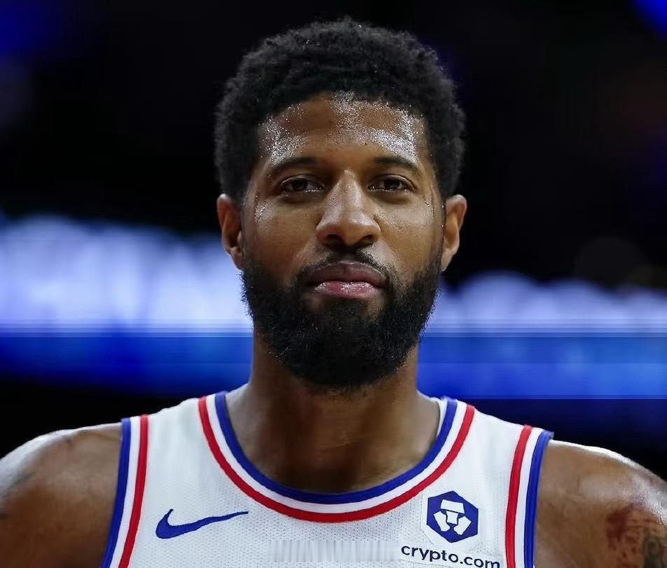 保罗乔治禁赛25场啊，这…NBA官方宣布对保罗-乔治处以25场禁赛处罚，原因是乔