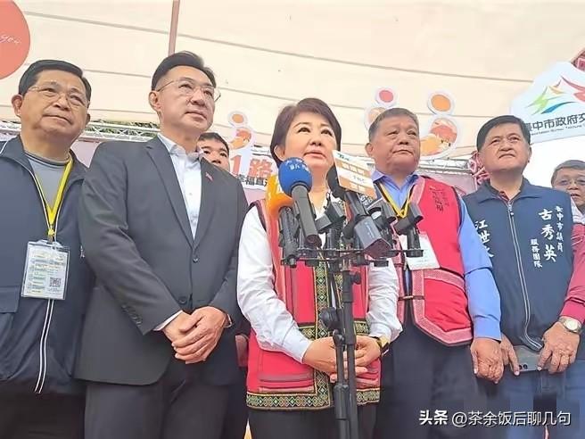 卢秀燕这个女人，也太有意思了！

今天郑丽文到台中市访问，对着媒体只夸卢秀燕干得