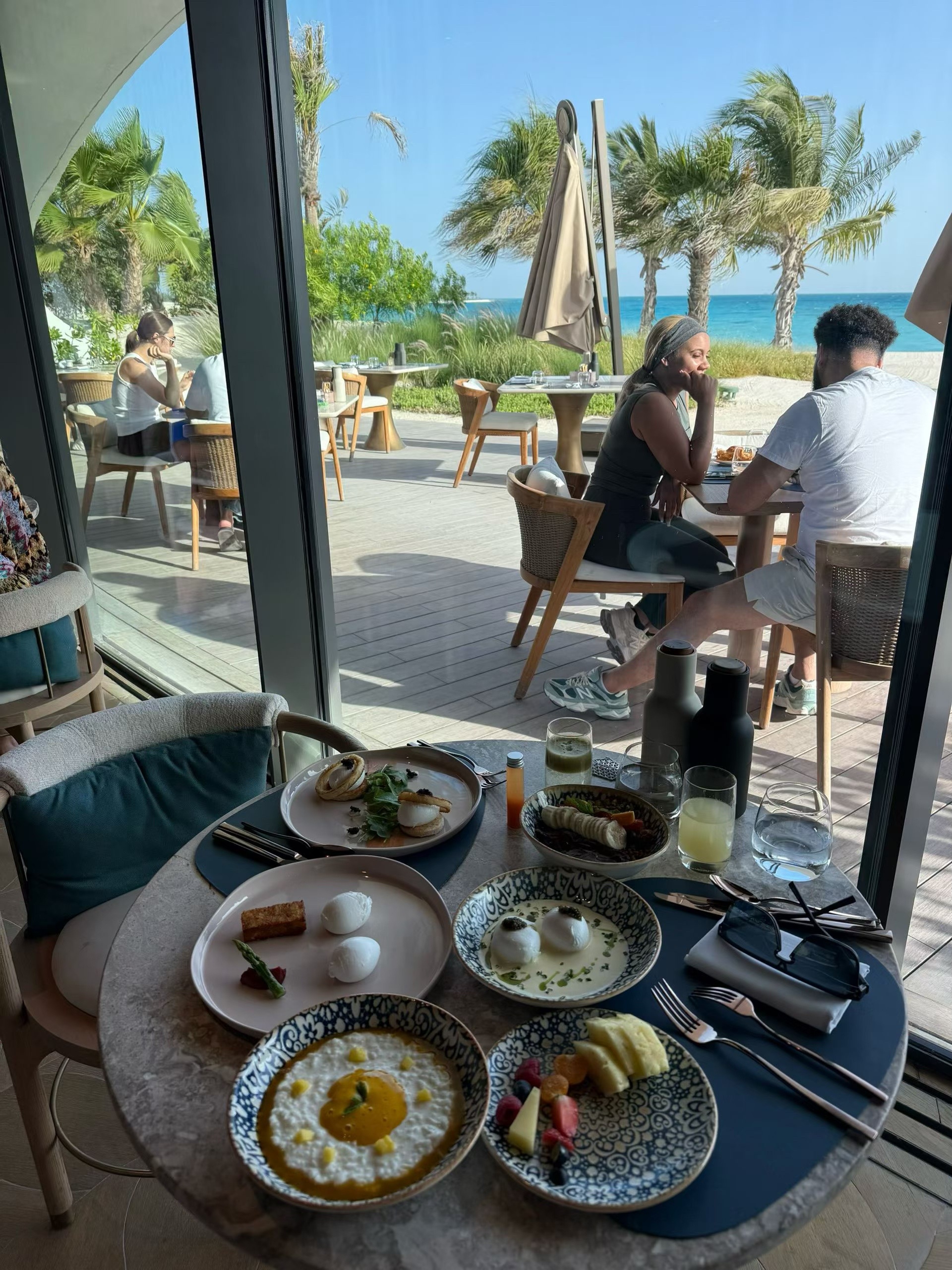 作为一年出差300天的博主，我的减肥困境太真实了——✈️在机场赶路顾不上吃饭，落