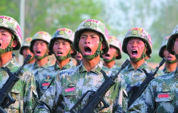 先不说装备！
中国军人眼神绝了！


这眼神，确实让人觉着心里踏实。
里面透着一