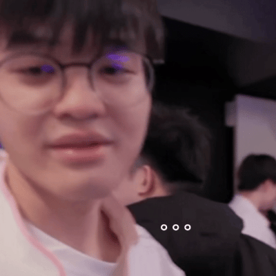 捞批捞能不能改一下赛前击掌规则啊。。要么只让第一排拍，要么统一抽签不行吗，为了排
