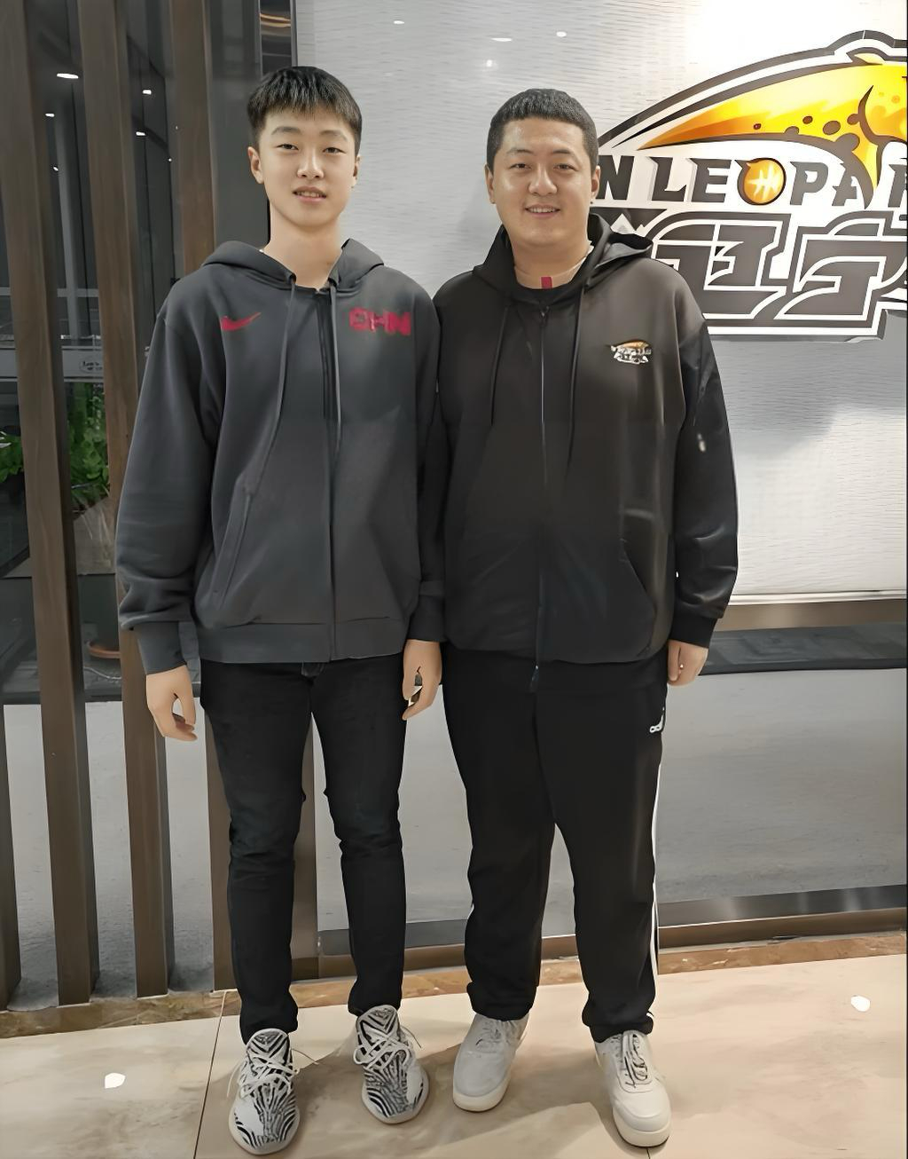 张峻豪和黄秋实将前往西班牙U22篮球联赛为辽宁队俱乐部点赞👍辽宁男篮 ​​​