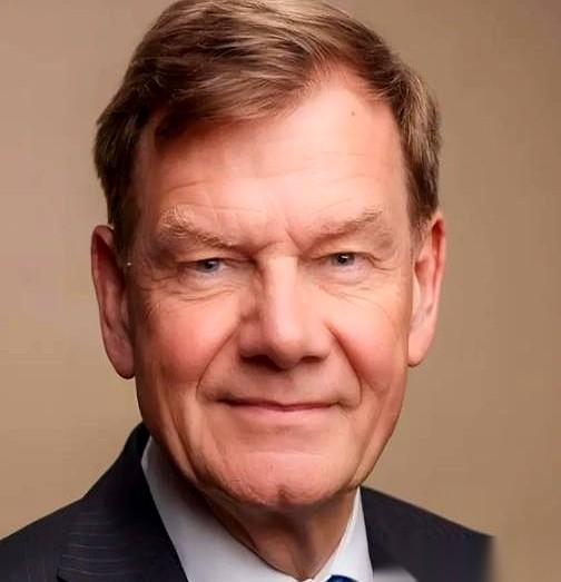 德国外长来了一趟广州，坐了趟无人驾驶的小巴。
据说回去就撂下一句狠话：欧洲再不玩