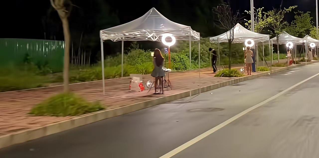 这算不算是有组织、有规模、有计划的网红培训基地。熬夜、通宵那是家常便饭，为了就是