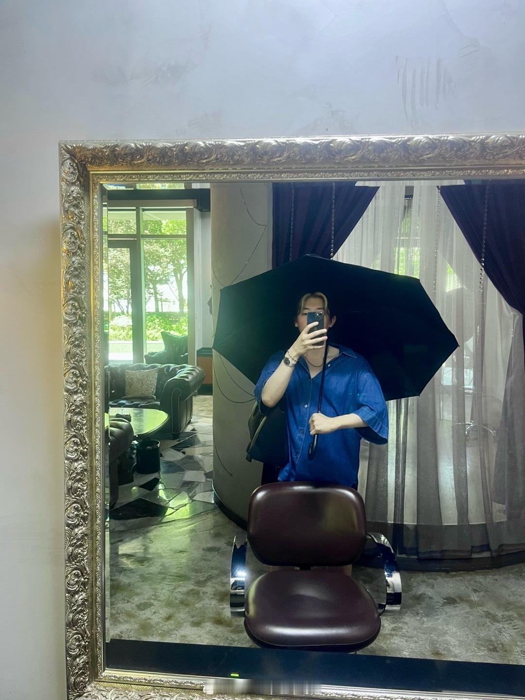 还有没有更大的雨伞哦？ ​​​