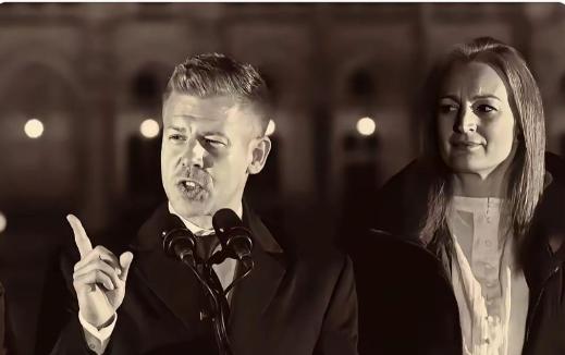 一个被强人攥在手里16年的国家，终于在选票里迎来了转机！

反对派领导人毛焦尔胜