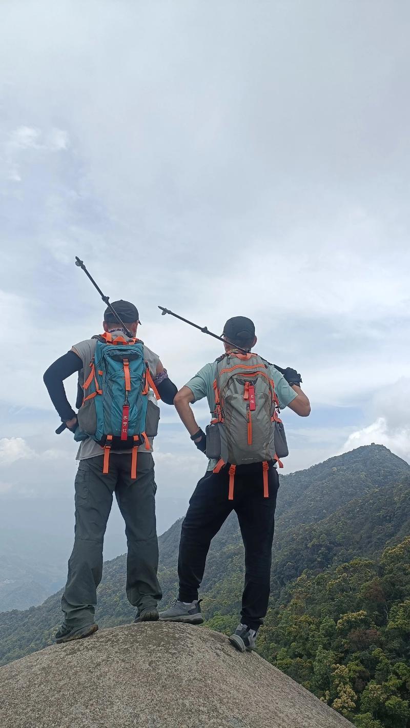 人以群聚，物以类分，志不同道不合的人，想不到一块，做不到一起，不可能相处，更不可