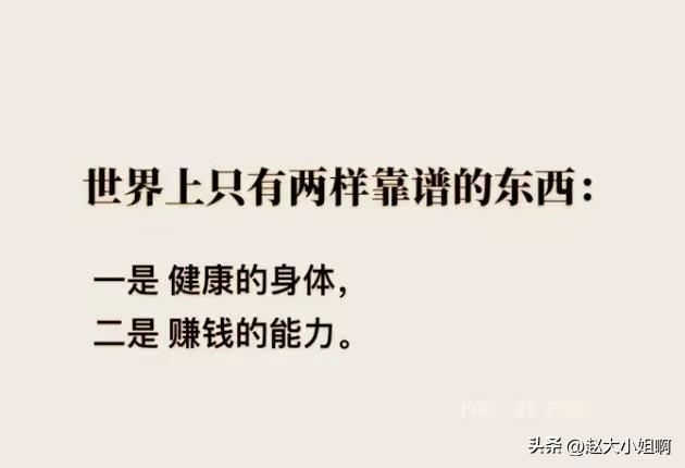 刚才买了一把裁缝剪刀，一盒划线的粉笔。
又在琢磨那个小缝纫机。
我把那些买到手的