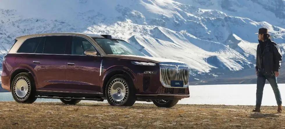 提了岚图泰山一个月，作为家庭用车党，真心被这台大6座SUV圈粉了！
 
外观气场