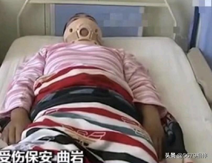 现实版农夫与蛇！徒手接跳楼女孩致瘫痪，家属翻脸：女儿有事，你全责！

2015年