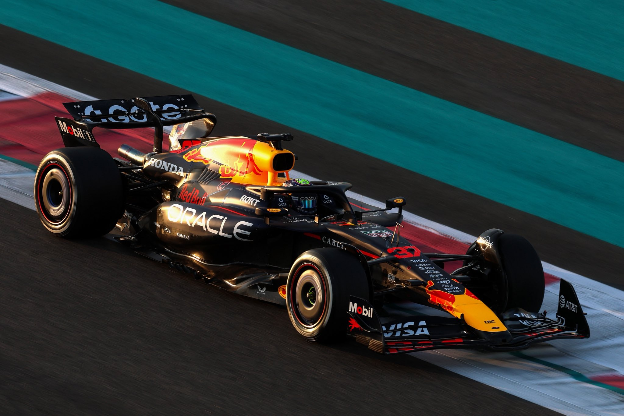 阿布扎比季后测试结束了，这意味着2025赛季F1所有的官方赛道活动都画上了句号，