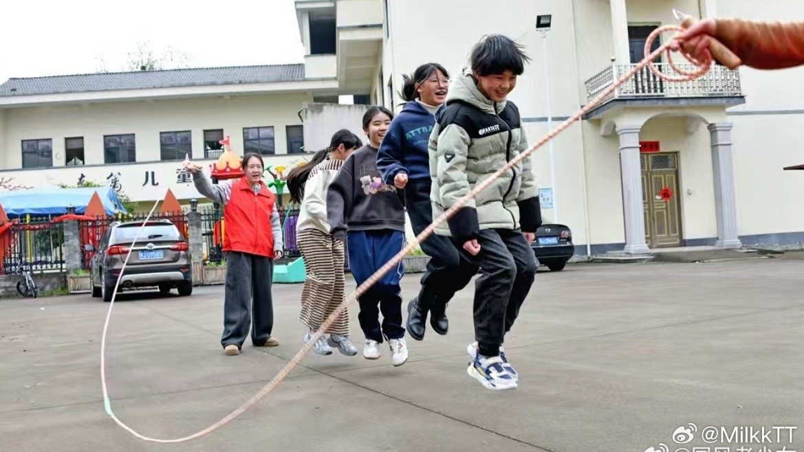 台州暖心托管为留守儿童撑起晴空浙江台州仙居县埠头镇的“东篱之家”爱心托管班，成为