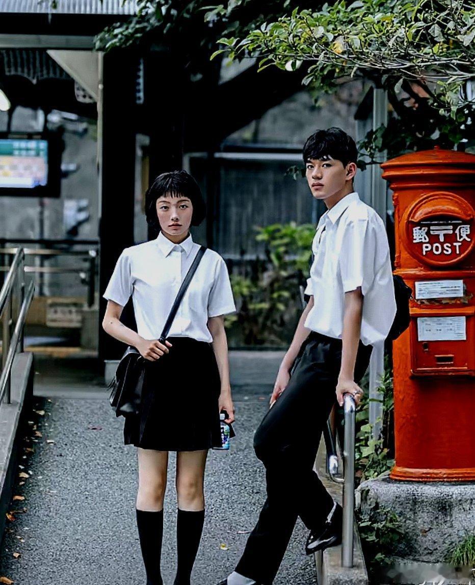 该怎么跟你描述日本的夏天呢？拥有一次日本高中生情侣的青春，镰仓婚前影像太有日剧感