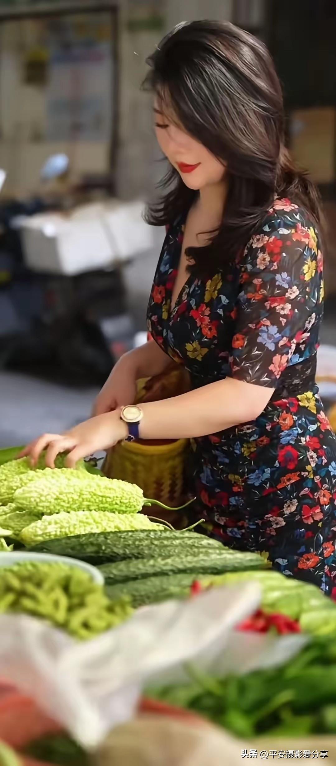 烟火人间  碎花裙  气质碎花裙穿搭 温柔气质碎花裙 小碎花中长裙 裙碎花裙 气